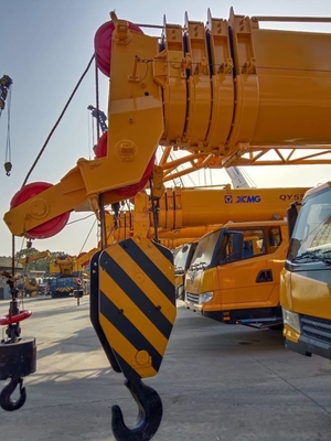 350 KN.m Momento nominale di sollevamento utilizzato per gru per camion XCM QY70KC per operazioni pesanti