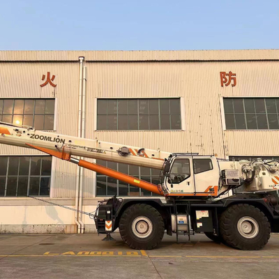 ZOOMLION RT75 RT25 Gru per terreni accidentati con cilindro idraulico Changjiang a Shanghai