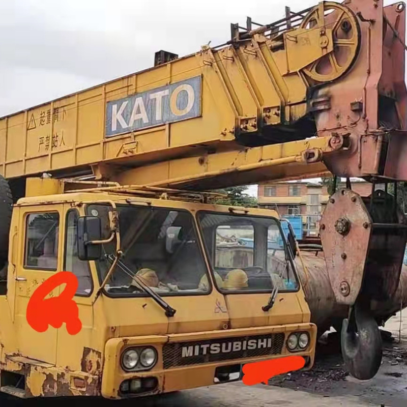 Giappone Kato NK-250E NK-500E NK-800E 80T Gru camion Gru mobile QY25K QY25KA QY50KA QY50K QY70K QY70KA QY100K STC500 a Shanghai