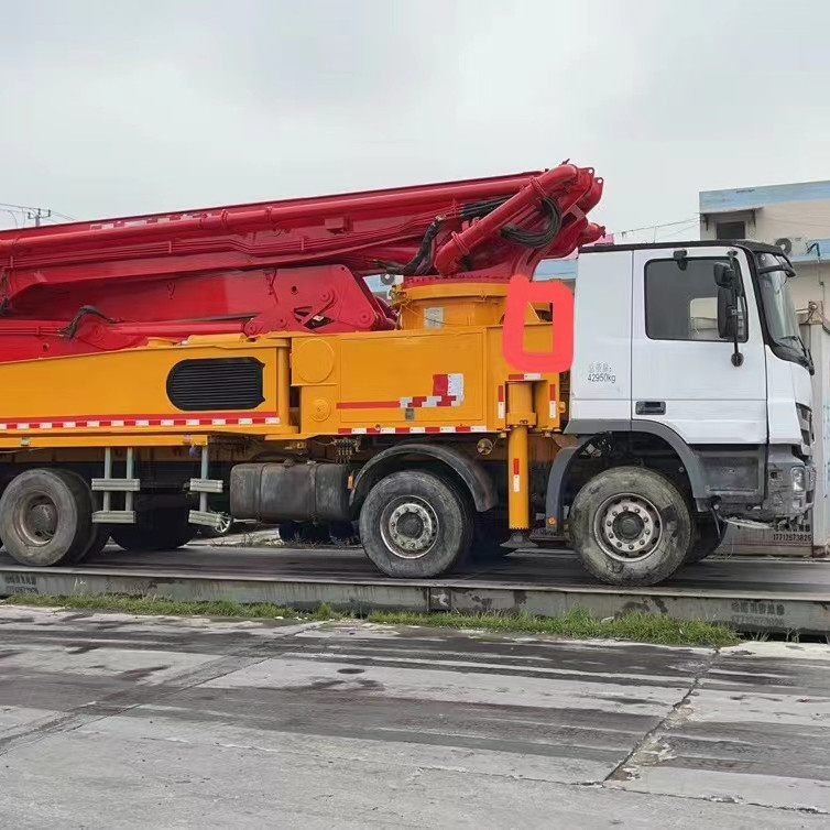 37M Camione pompa calcestruzzo con telaio Benzz Vol HOWO Camione tipper 25t 40t 6x4 8x4 Tipo