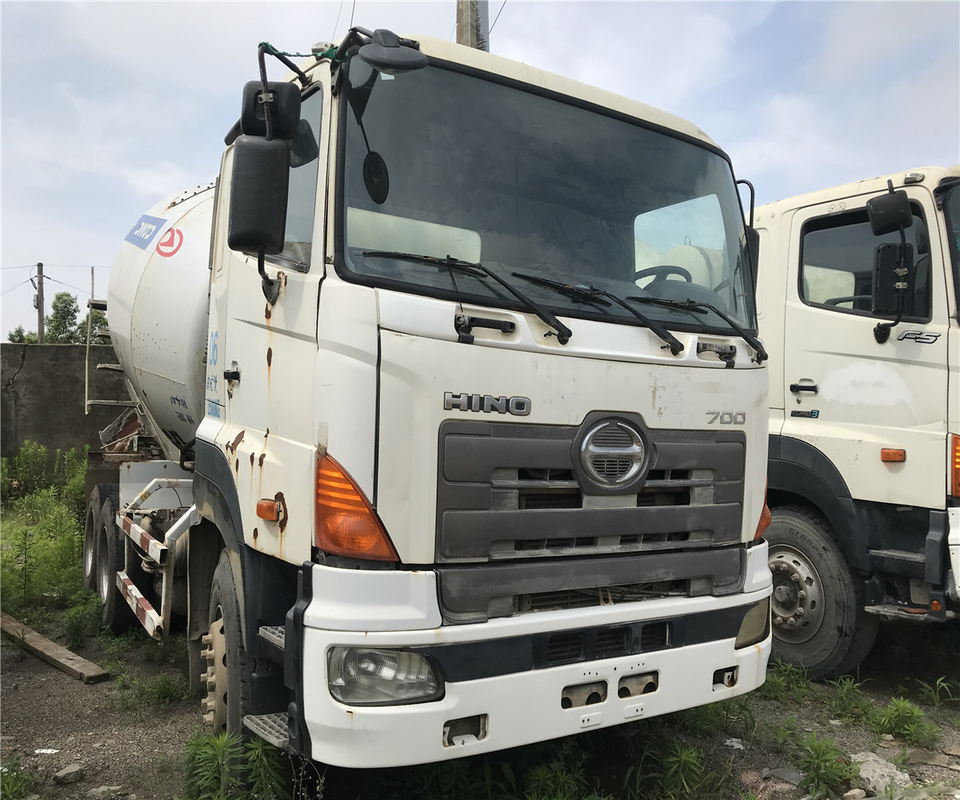 12000 KG di produzione di calcestruzzo 12.9L Usato HINO700ZOU Mixer Truck per la costruzione a prezzi accessibili