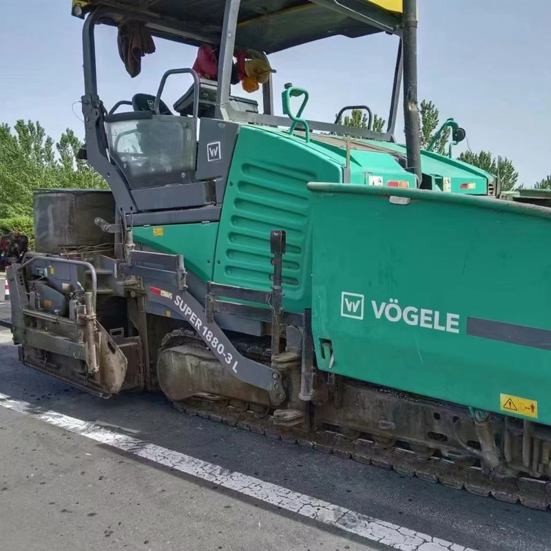 Spessore regolabile della pavimentazione Usato pavimentatore di asfalto VOGEL 1880-3L per piastrelle da marciapiede